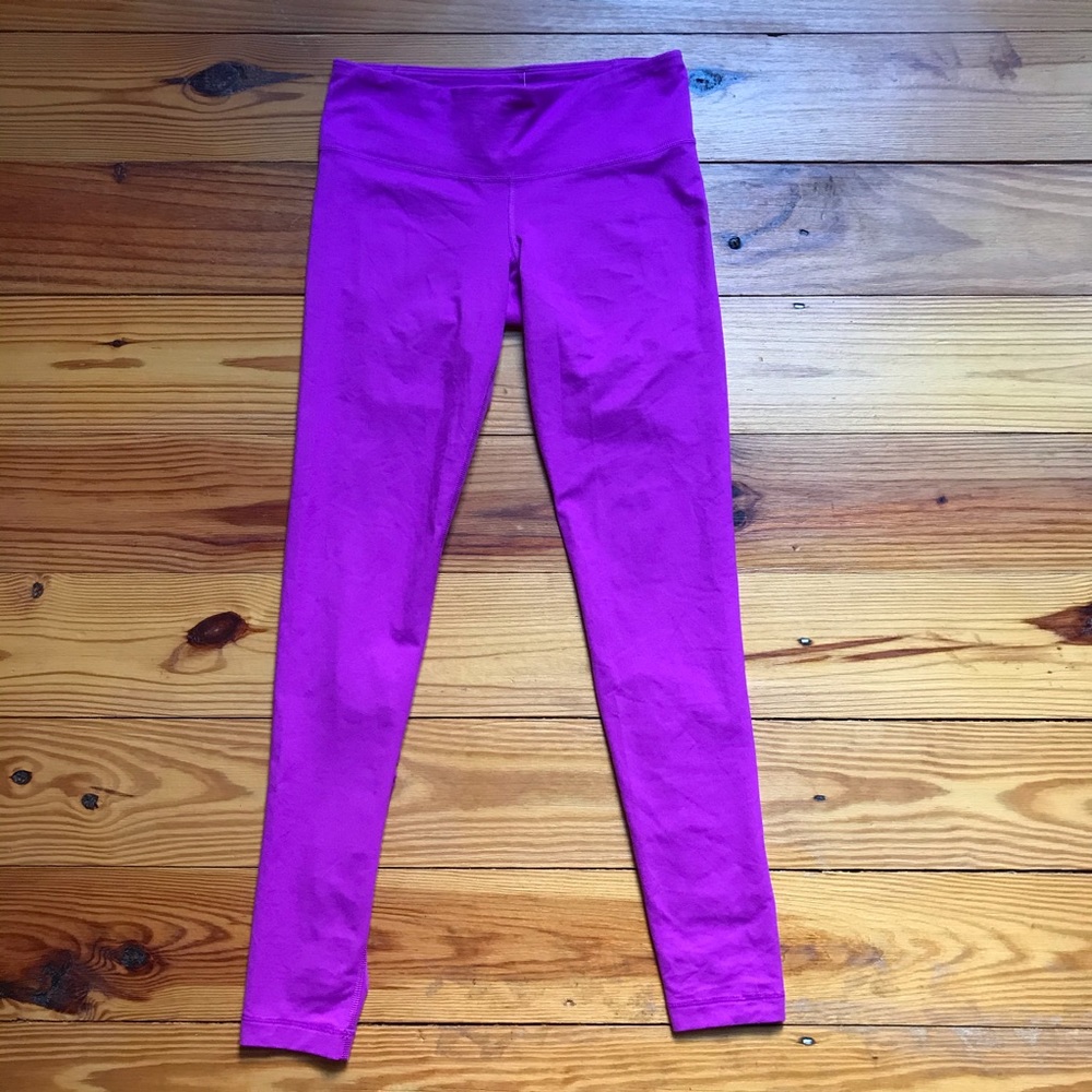 Under Armour Fuchsia Gathered Calf Leggings, EUC, S